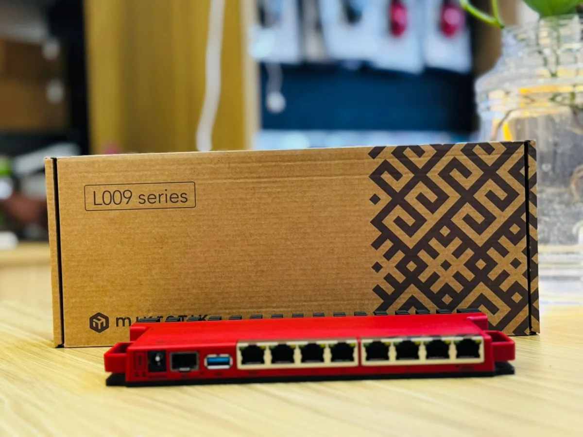 Switch Mikrotik L009Uigs Rm