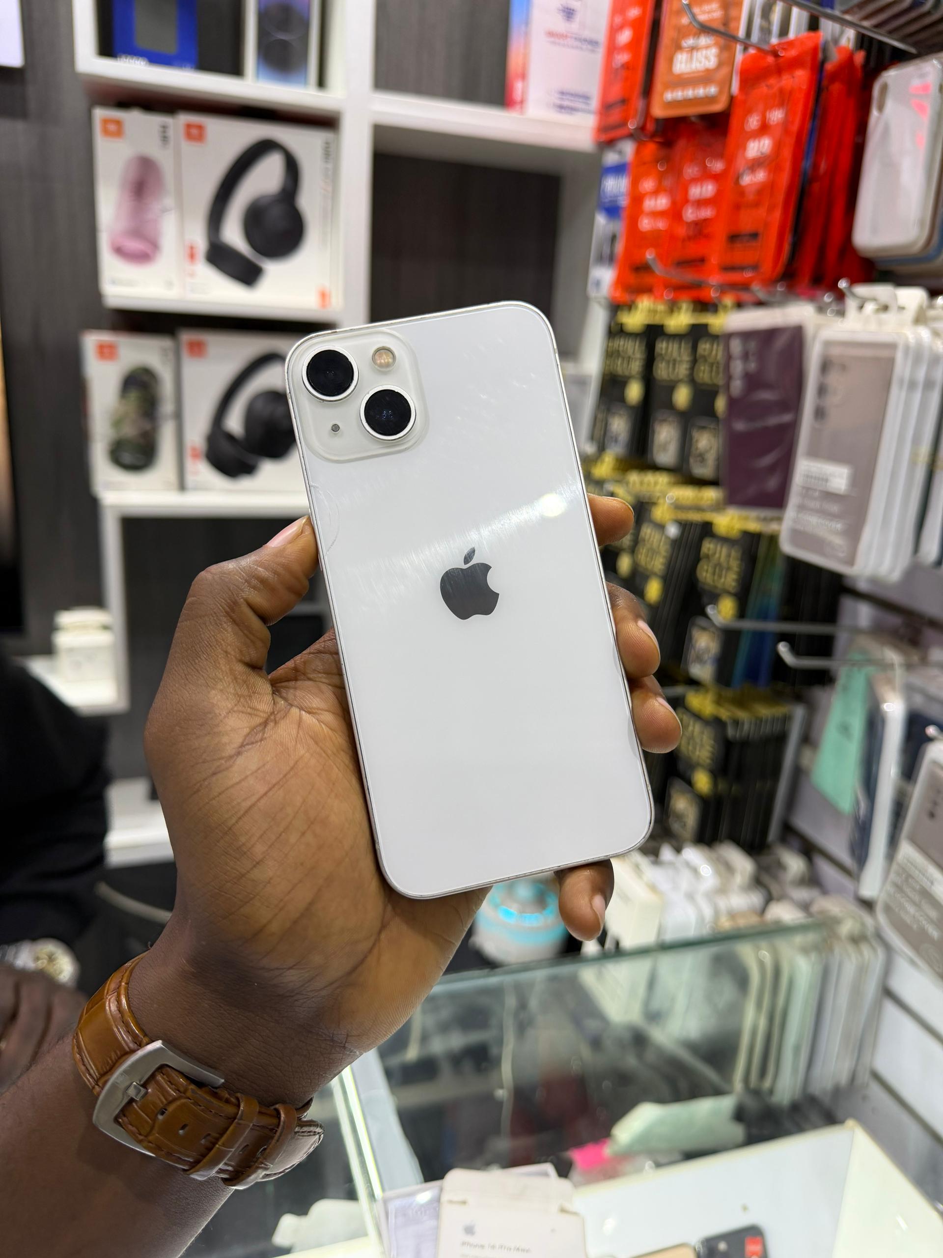 iPhone 13 128GB BM Slight Crack On E Back G