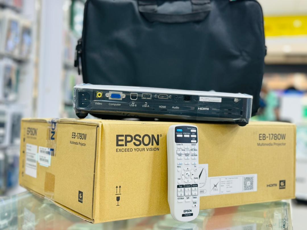 Epson Eb 1780W Wireless Wxga 3Lcd Projector White Color Brightness Of 3000 Lumens Wxga 128