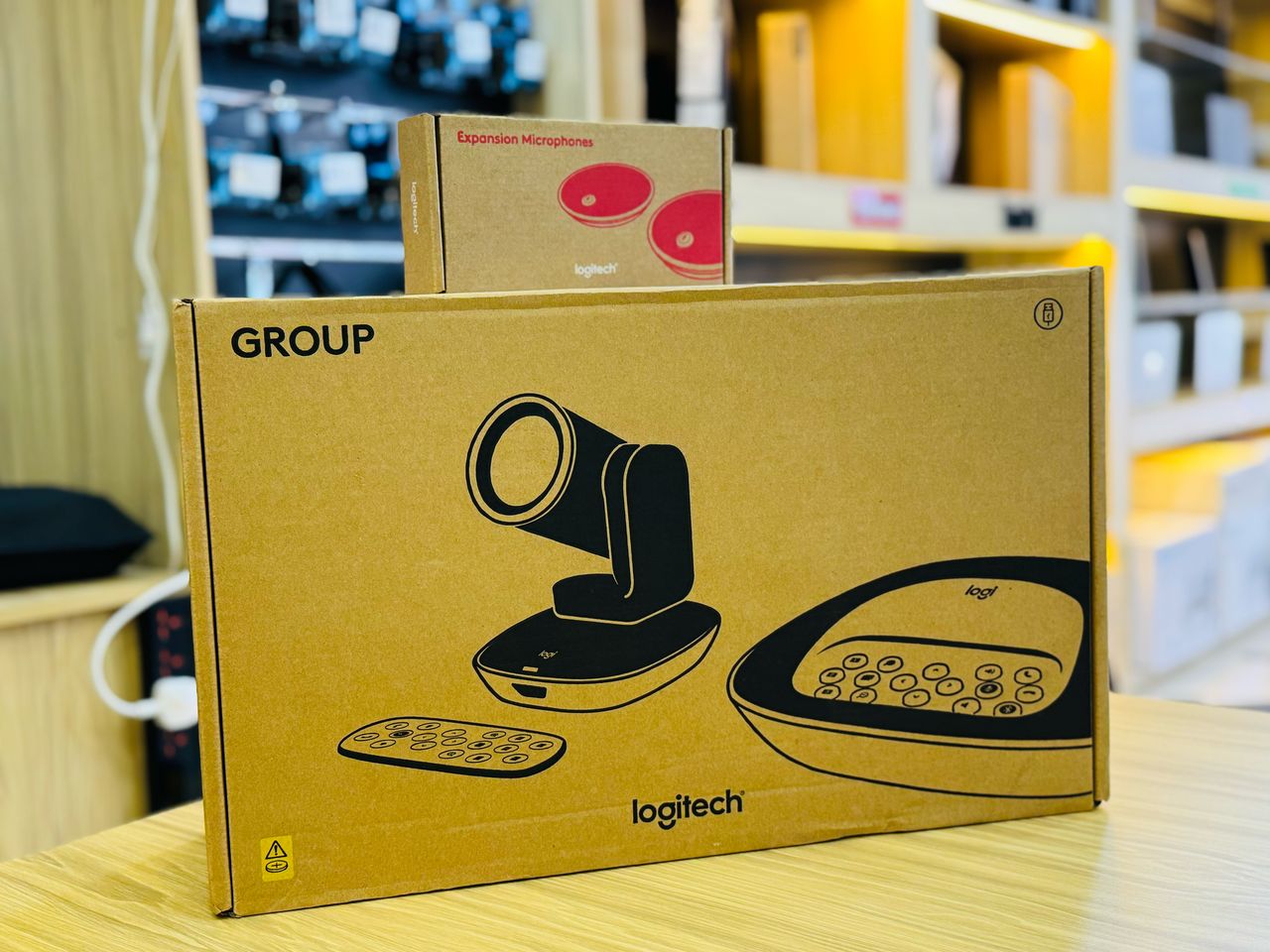 Logitech Group Video Conferencing System Model 960 001057 Features A 10X Lossless HD Zoom