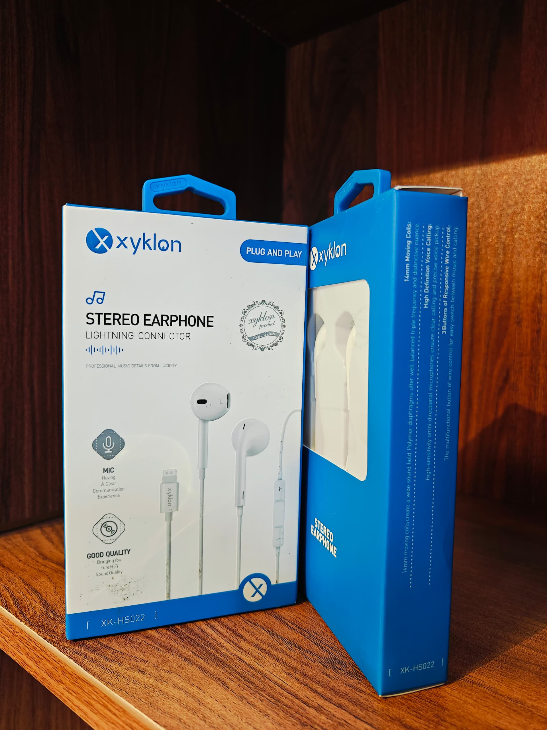 Xyklon Plug Play Lighting Connector Stereo Earphones Having A Clear Communication Earpiece